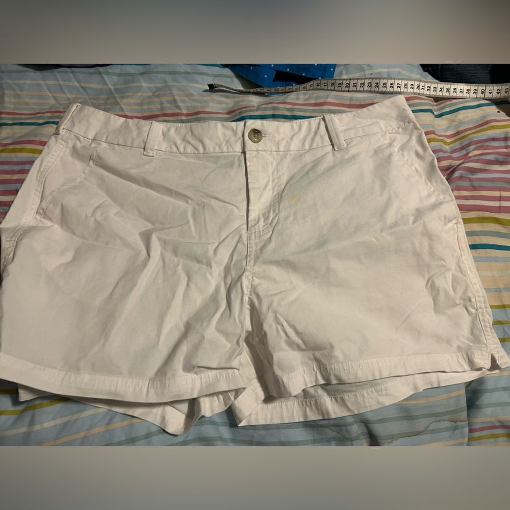 White Columbia PFG bonehead 4 inch shorts size 14 $12
